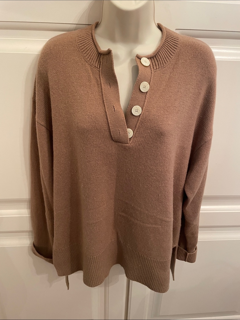 Theory cashmere button front sweater sz M
